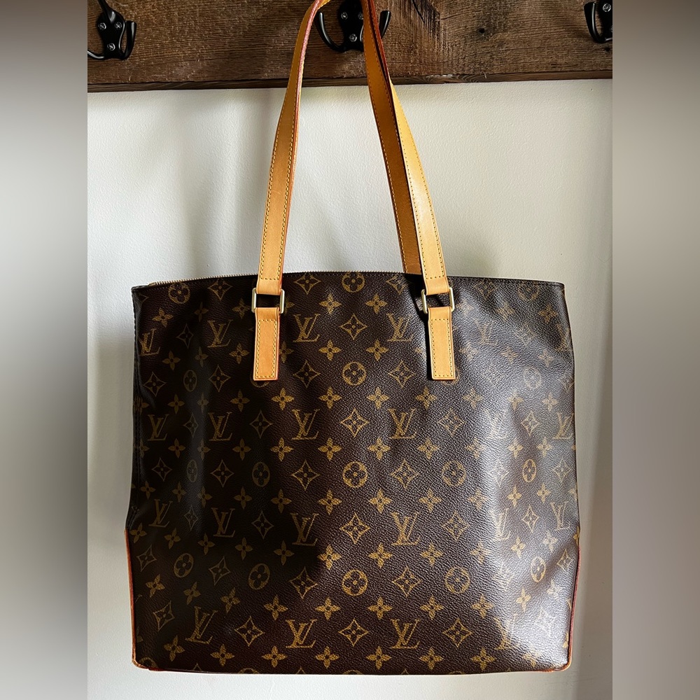 Excellent condition Louis Vuitton Cabos Mezzo leather tote